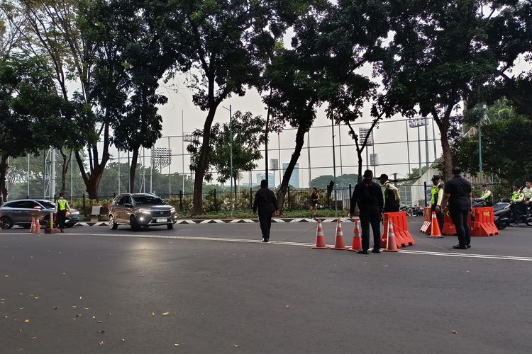 Akses Hotel Sultan Ditutup Jelang Eksekusi, Pelari dan Pengendara Diminta Putar Balik