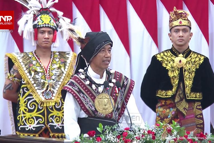 Presiden Joko Widodo menyampaikan pidato kenegaraan dalam Sidang Tahunan MPR di Kompleks Parlemen, Jakarta, Rabu (16/8/2023).