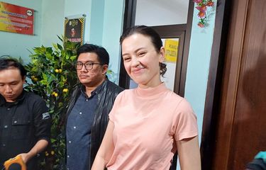 Machi Achmad dan Kimberly Ryder usai menjalani sidang mediasi yang digelar di Pengadilan Agama (PA) Jakarta Pusat, Rabu (14/8/2024). 