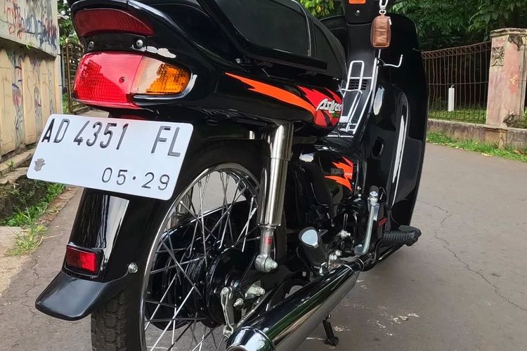 Restorasi motor bebek Honda Astrea Grand