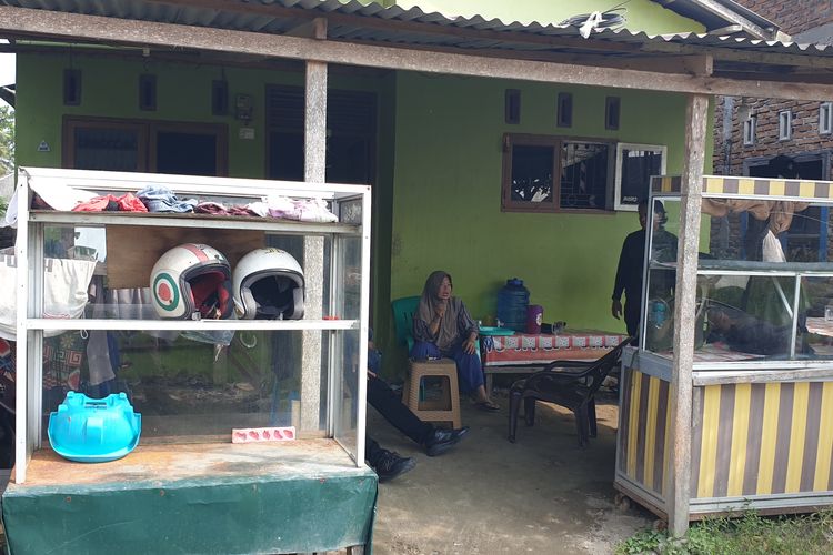Sriana (42) diwawancarai di kediamannya di Kelurahan Sei Mati, Kecamatan Medan Labuhan, Kota Medan pada Rabu (30/7/2025).