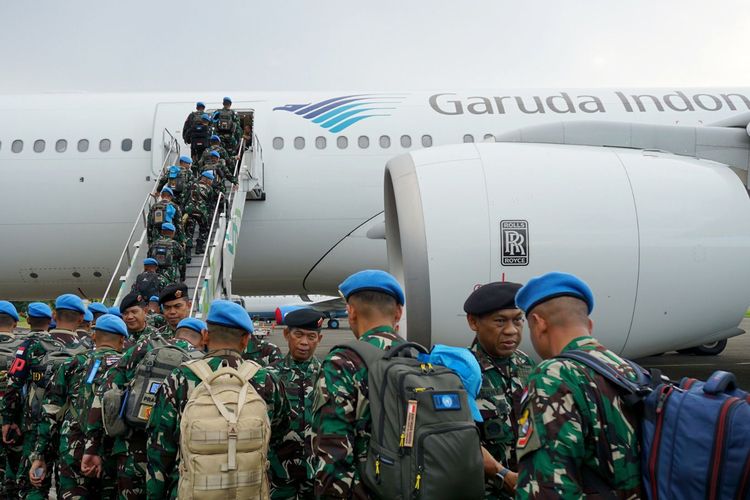 Garuda Indonesia memberangkatkan 2.115 kontingen dari Tentara Nasional Indonesia (TNI) yang ditugaskan sebagai pasukan perdamaian di Lebanon dan Kongo.  