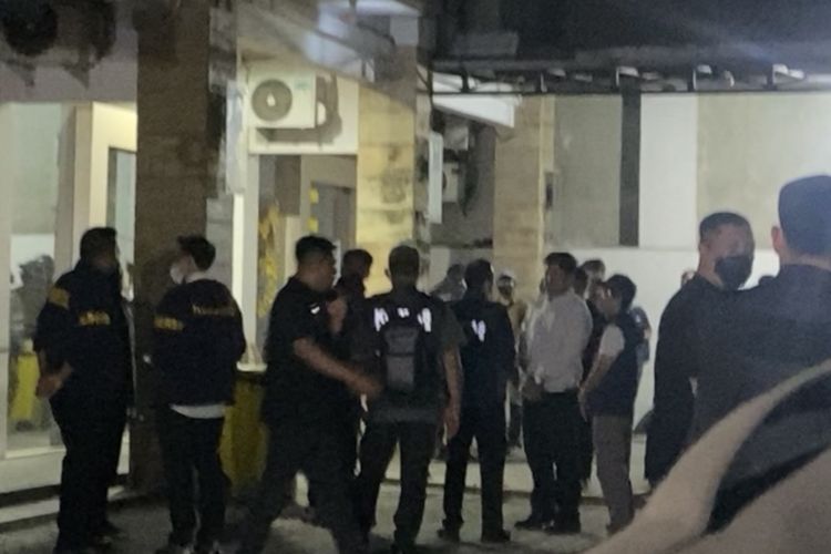 2 Jam Geledah Ruko di Cipete, Polisi Datangi Warung Madura Cari Rumah Ketua RT