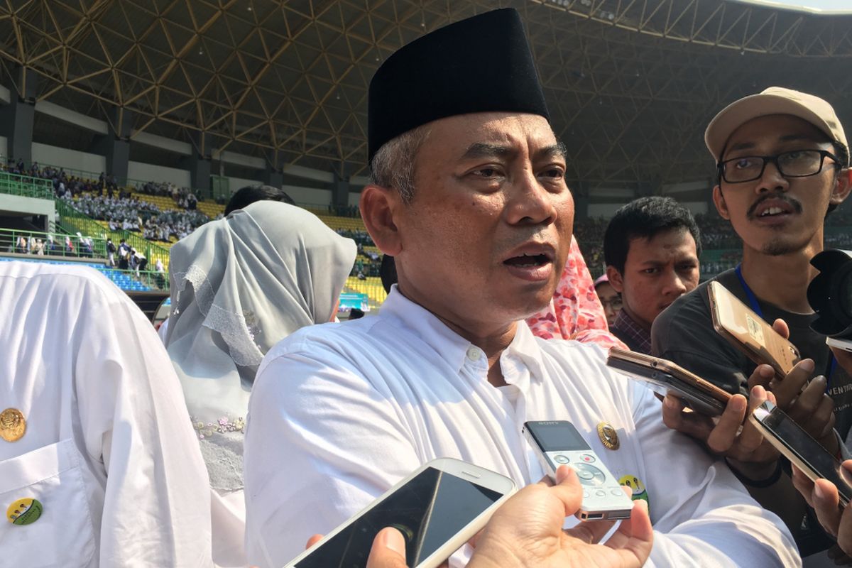 Wali Kota Bekasi Rahmat Effendi dalam acara peringatan Harkitnas di Stadion Patriot Candrabhaga Kota Bekasi, Rabu (24/5/2017). 