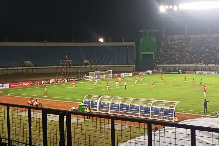 Laga timnas Indonesia vs Bangladesh dalam rangkaian FIFA Matchday berlangsung di Stadion Si Jalak Harupat, Kabupaten, Bandung, pada Rabu (1/6/2022) malam WIB.
