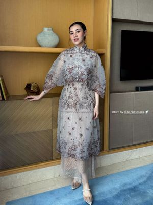 Deretan seleb tampil memikat di pernikahan Ranggaz dan Angie di Jakarta, dari busana pastel elegan saat akad hingga hitam klasik di resepsi malam.