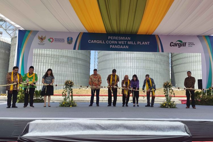 Peresmian pabrik pengolahan jagung basah (corn wet mill) Cargill Indonesia di Pandaan, Pasuruan, Jawa Timur, Kamis (8/9/2022).