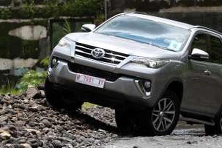 Daftar Harga Suv Menengah Berubah Per Mei 2016 Halaman All Kompas Com