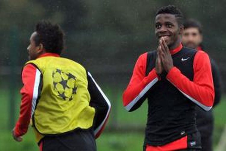 Penyerang Manchester United Wilfried Zaha (kanan) dalam sesi latihan pada 22 Oktober 2014.