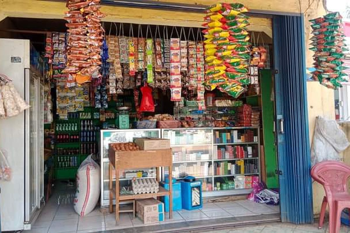 Warung madura di Kabupaten Sumenep, Jumat (26/4/2024).