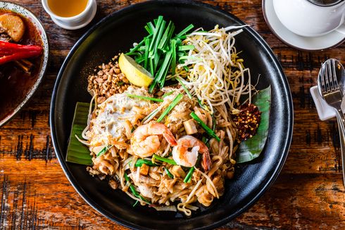 4 Cara Membuat Pad Thai Khas Thailand, Bumbu Menyatu ke dalam Kwetiau