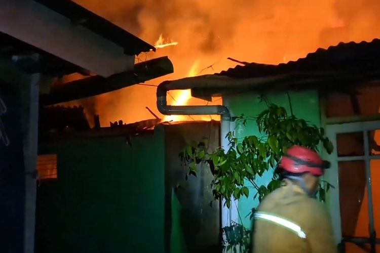 Warga Ceritakan Detik-detik Kebakaran Hanguskan 8 Rumah di Wonosobo, Sebut Api dari Atas
