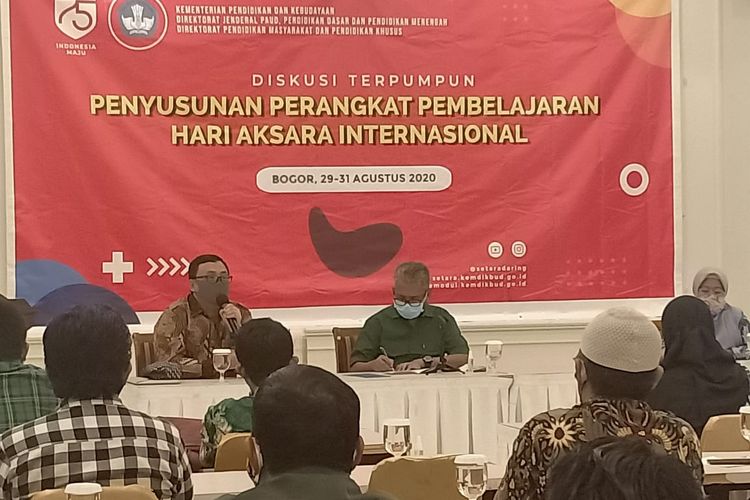 Direktur Pendidikan Masyarakat dan Pendidikan Khusus (PMPK) Samto hadir dalam acara Penyusunan Perangkat Pembelajaran Hari Aksara Internasional pada Senin (31/8/2020) di Bogor. 