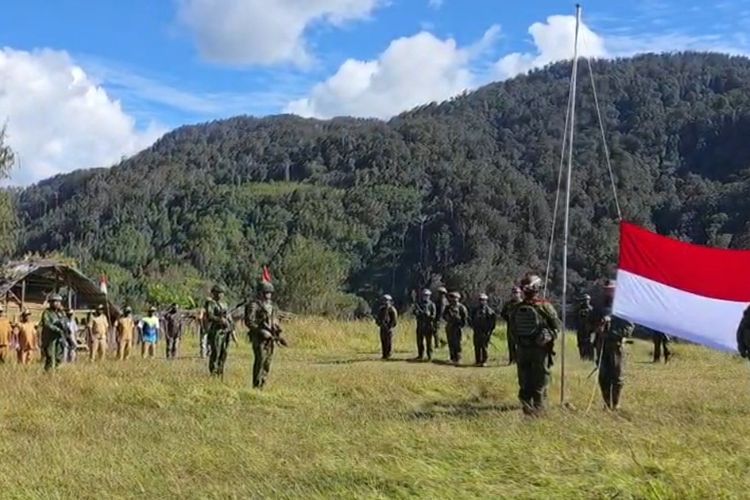 Bendera Merah Putih Akhirnya Berkibar di Ugimba, Daerah Terisolir 15 Tahun