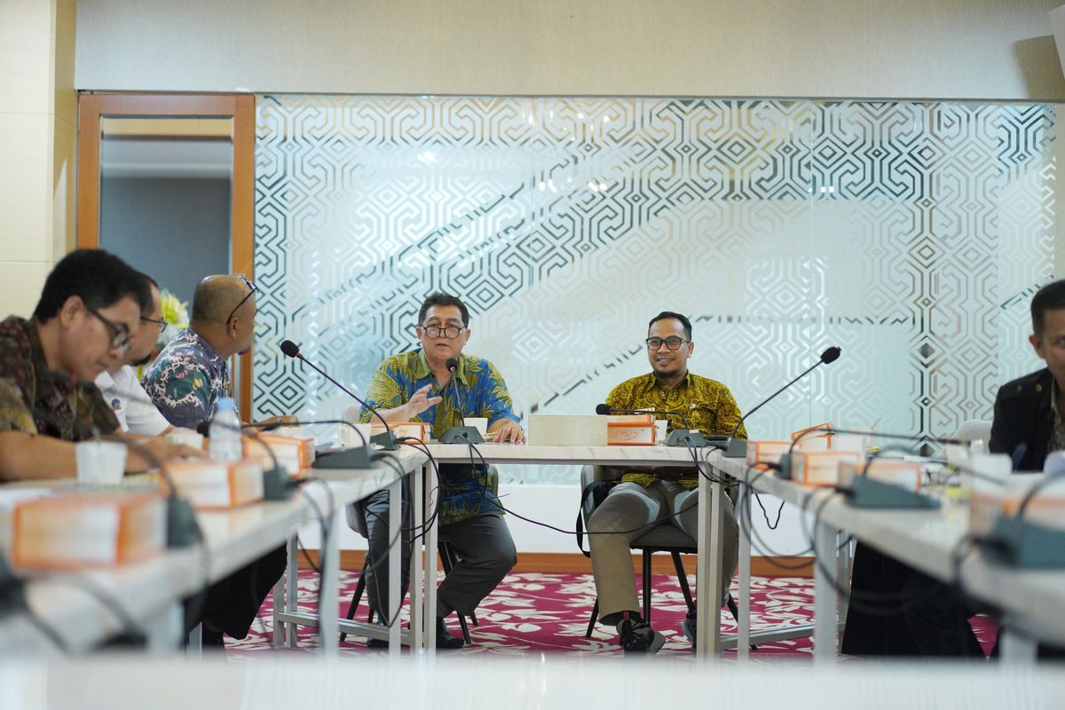Kemenkominfo ajak Diskominfo SP Sulsel untuk meningkatkan kinerja media center dalam kegiatan Monev.