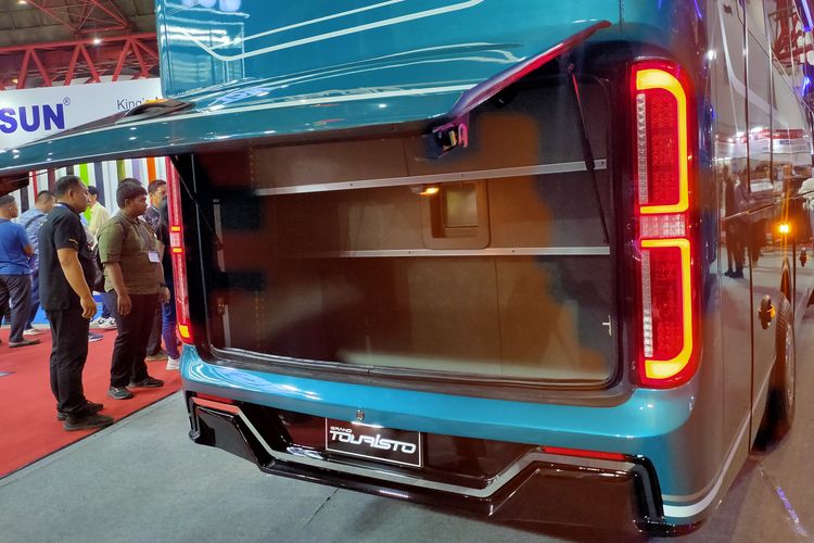 Peluncuran Grand Touristo Karoseri New Armada