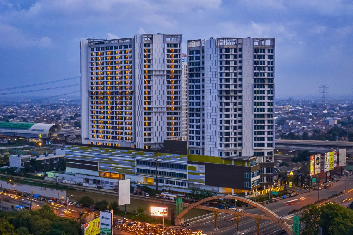 Bangunan LRT City Bekasi yang merupakan kawasan hunian terintegrasi Light Rail Transit (LRT) Jabodebek. Salah satu proyek yang tengah dikembangkan adalah LRT City Bekasi-Eastern Green yang berada di kawasan Bekasi sebagai salah satu kota penyangga Jakarta dengan jumlah penglaju cukup banyak.