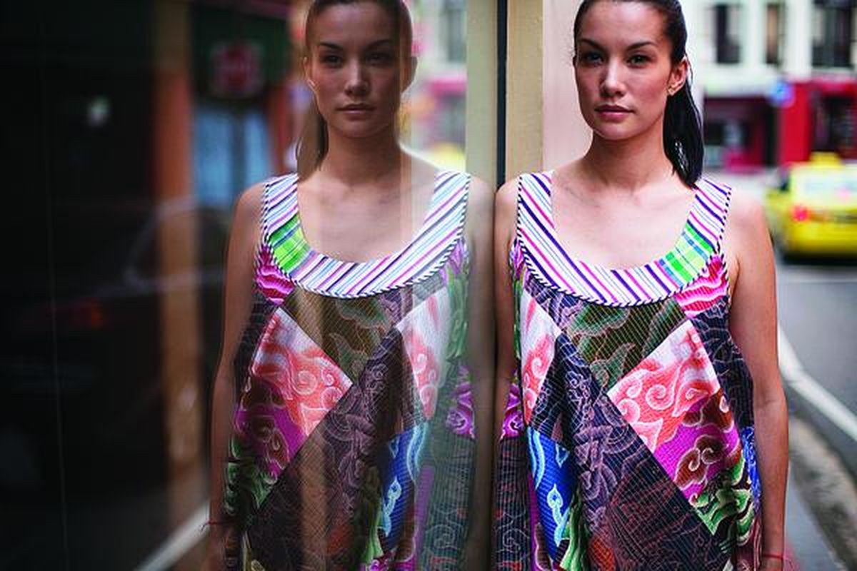 Sejak 2011, Edward Hutabarat mengeluarkan rancangan dengan memanfaatkan kain perca batik yang disambung-sambung dengan lurik, dan diolah dengan sentuhan quilt.