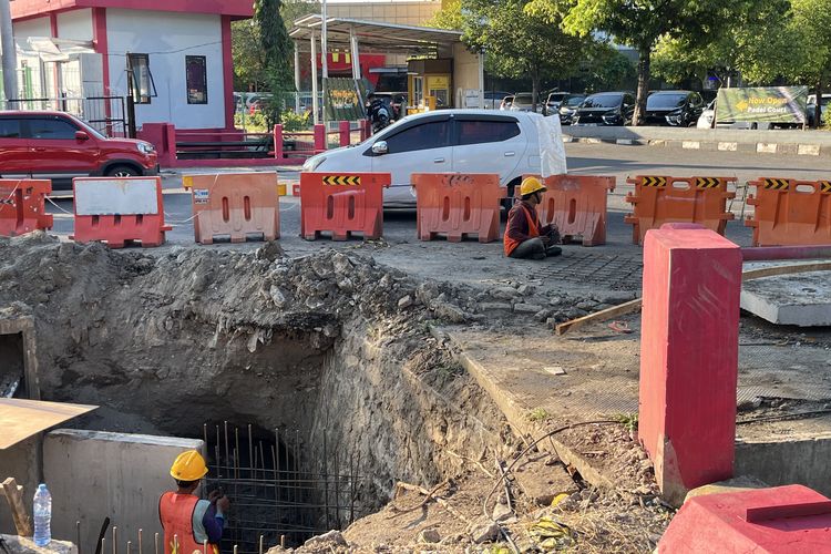 Usai Tewaskan Lansia, Gorong-gorong di Surabaya Kini Dipasangi Barrier Rapat dan Lampu Peringatan