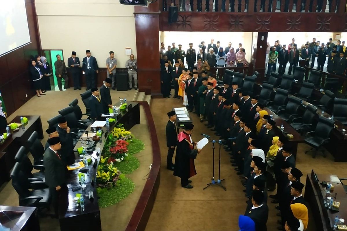 Sebanyak 50 anggota DPRD Kota Bekasi periode 2019-2024 dilantik pada Senin (26/8/2019).