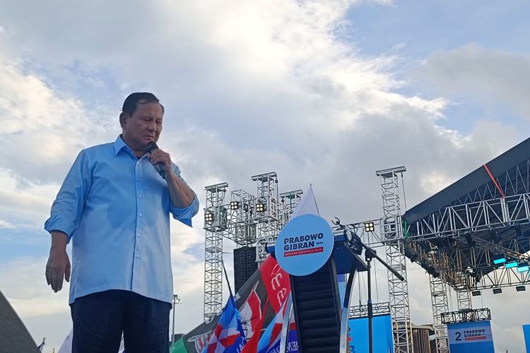Calon presiden (capres) nomor urut 2 Prabowo Subianto dalam acara kampanye akbar Kirab Kebangsaan di Lapangan Simpang Lima, Semarang, Jawa Tengah, Minggu (28/1/2024). 