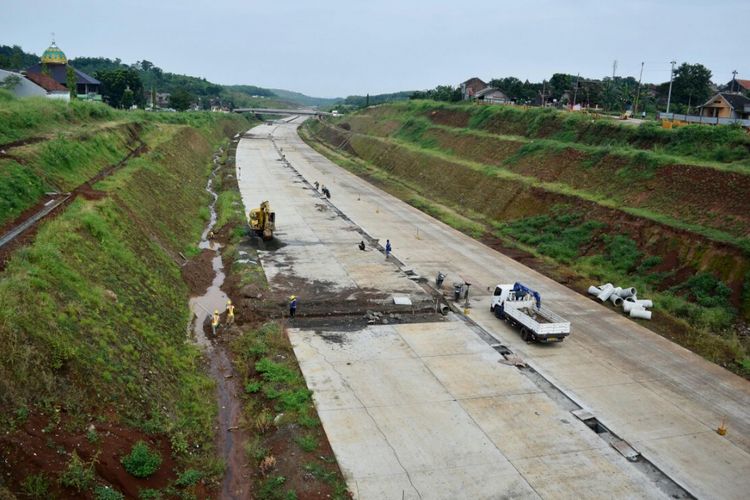 Konstruksi Jalan Tol Batang-Semarang.