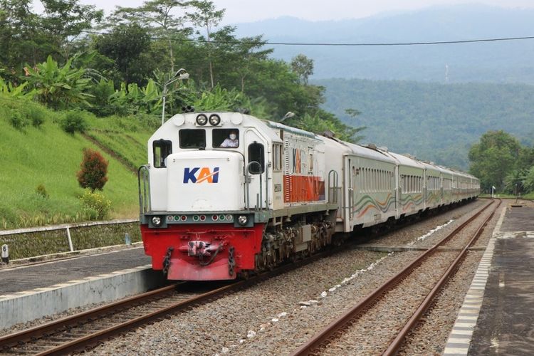 ilustrasi kereta api. Cek informasi terkait jadwal dan harga tiket kereta api rute Jakarta-Semarang terbaru.