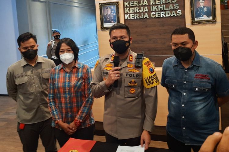 Kapolresta Malang Kota, AKBP Budi Hermanto saat menyampaikan keterangan terkait hasil penanganan terhadap kasus penganiayaan siswi sekolah dasar di Mapolresta Malang Kota, Kamis (23/11/2021).