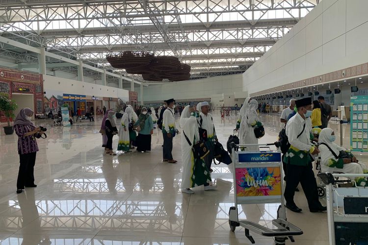 Jumlah penumpang di Bandara Syamsudin Noor Banjarmasin di Banjarbaru mulai alami peningkatan signifikan, Selasa (26/4/2022). 