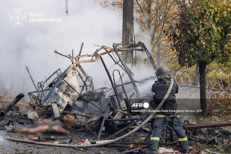 Dua Bus di Ukraina Dihantam Bom Rusia, 30 Orang Tewas