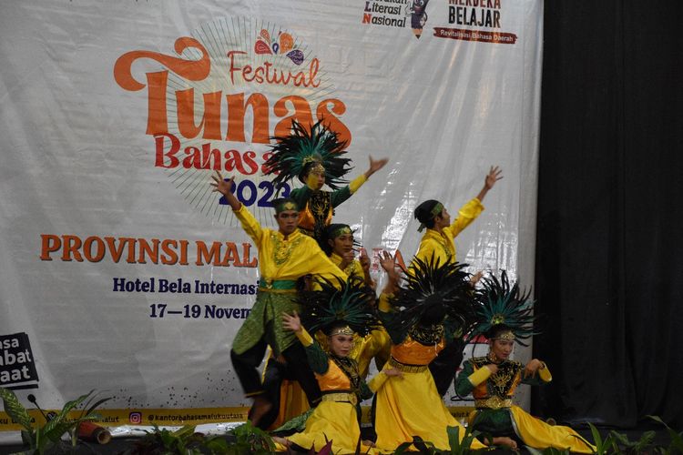 Pembukaan Festival Tunas Bahasa Ibu (FTBI) Provinsi Maluku Utara 2023 pada Jumat (17/11/2023) di Ternate, Maluku Utara.