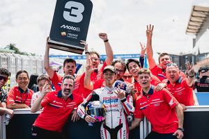 Veda Ega Pratama Catat Sejarah di Moto3 Brasil, Podium Pertama Buah Latihan di Mandalika