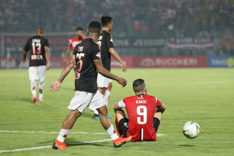 Laga pekan ke-26 Liga 1 2019 antara Madura United vs Persipura Jayapura di Stadion Gelora Bangkalan, Madura, Minggu (3/11/2019). 