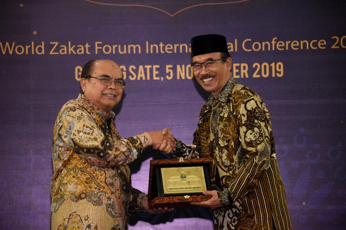 Pj. Sekretaris Daerah Provinsi Jawa Barat Daud Achmad menerima perwakilan dari World Zakat Forum (WZF) International Conference 2019 pada Gala Dinner di Aula Barat Gedung Sate Kota Bandung, Selasa (05/11/19).