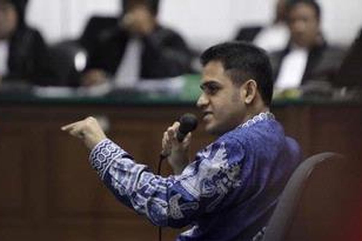 Terdakwa Muhammad Nazaruddin menjalani sidang lanjutan di Pengadilan Tindak Pidana Korupsi, Jakarta, Rabu (28/3/12). Mantan Bendahara Umum Partai Demokrat tersebut memaksa Jaksa Penuntut Umum menunjukan barang bukti uang tunai gratifikasi Rp 4,6 miliar yang didakwakan kepadanya diawal sidang.