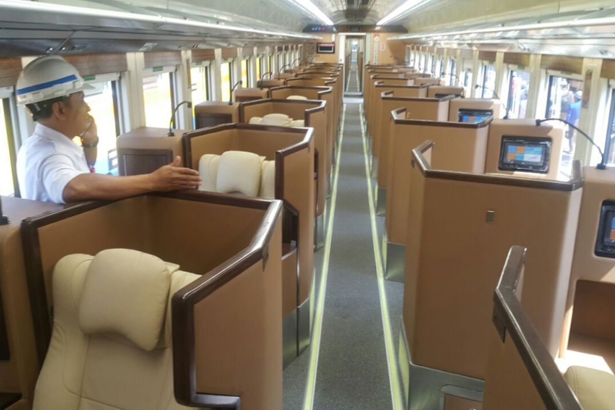 Inilah ruangan satu dari empat kereta sleeper seat buatan PT INKA pesanan PT KAI yang akan dioperasionalkan untuk pemudik lebaran 2018. Empat kereta sleeper seat itu dikirim Jumat (8/6/2018) sore. 