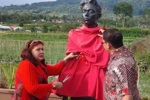 Patung Chairil Anwar Lengkapi Rumah Budaya Fadli Zon