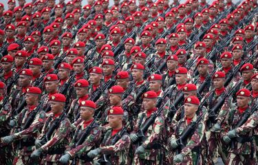 Batas usia pensiun TNI atau masa pensiun TNI terbaru dibedakan berdasarkan golongan pangkat.