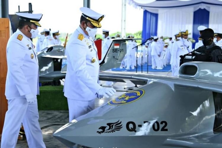 Indonesian Navy Chief of Staff Admiral Yudo Margono activates the 100th Antisubmarine and 700th Unmanned Aerial Vehicle (UAV) Squadrons in Surabaya on Monday  (21/6/2021).