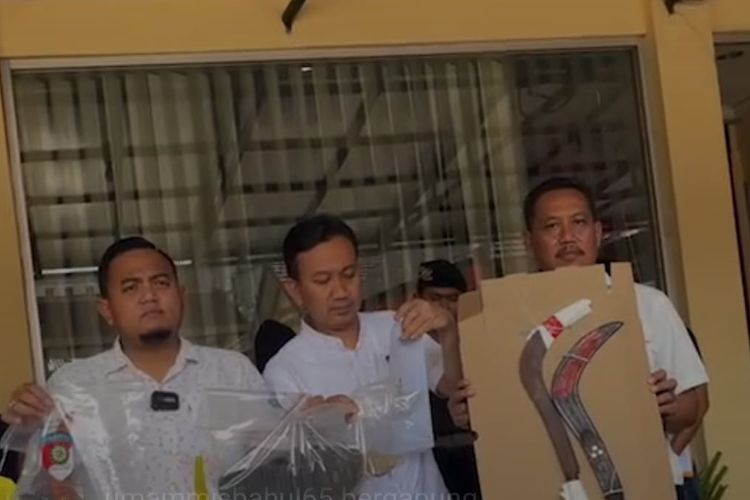 Polres jember tetapkan tiga tersangka kasus pembacokan karena sengketa batas tanah