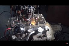 Intip Proses Pembakaran via Kepala Silinder Transparan Garage 54
