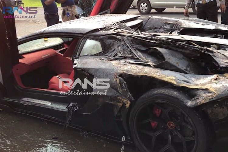 Lamborghini Raffi Ahmad yang terbakar di kawasan Sentul, Jawa Barat, Sabtu (19/10/2019).