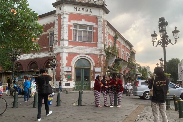 Libur Panjang, Tempat Sewa Kebaya di Kota Lama Semarang Laris Manis Diserbu Wisatwan