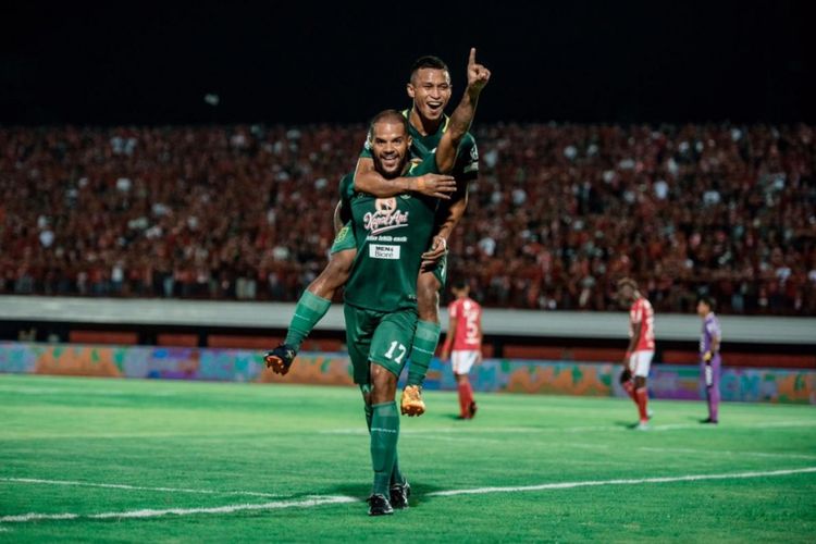 Penyerang Persebaya Surabaya, David da Silva dan Osvaldo Haay, saat merayakan gol ke gawang Bali United, beberapa waktu lalu.