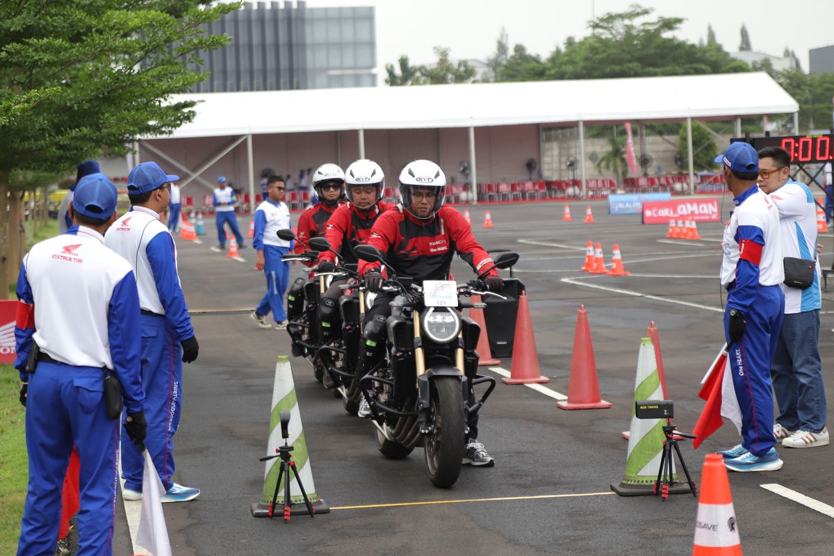 Jajal Honda CB650R E-Clutch di Astra Honda Motor Safety Riding & Training Center, Cikarang, Jawa Barat.