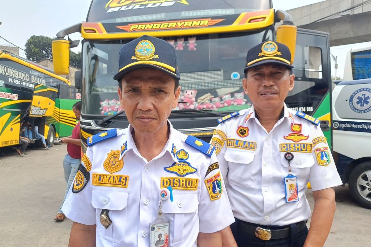 Kepala Terminal Lebak Bulus Iman Syafril (kiri) saat ditemui wartawan, Rabu (27/12/2023).