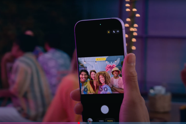 Fitur baru di iPhone 17 series, Center Stage front camera.