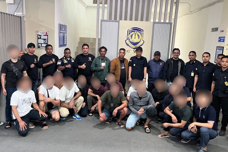 Imigrasi Periksa 16 WN Uzbekistan di Alor Diduga Penyelundupan Manusia ke Australia