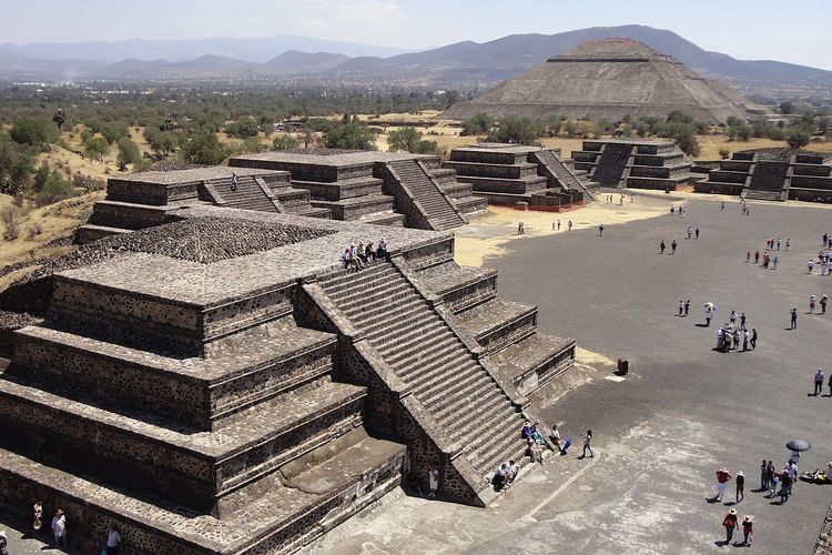Ibukota peradaban kuno suku Aztec, Teotihuacan. Salah satu ritual yang dilakukan suku Aztec adalah pengorbanan manusia.