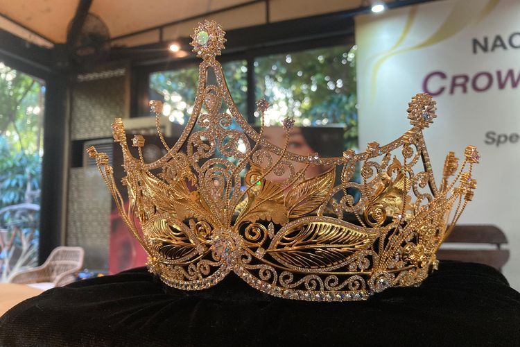 Mahkota untuk Miss Universe Indonesia 2025.